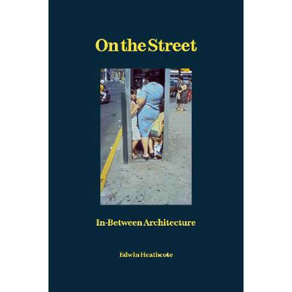 On the Street: In-Between Architecture (Hardback) - Edwin Heathcote